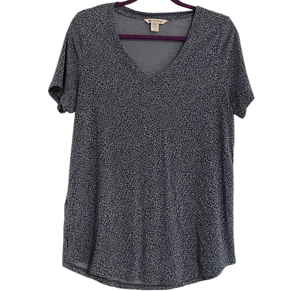 Athleta Blue Animal Print V-Neck Tee‎ Women’s Size Large Short Sleeve Soft Top